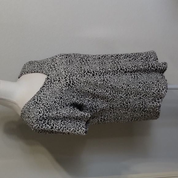 Vera Bradley women's size medium animal print black and white pocket tee - Picture 4 of 10